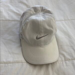 Nike featherlight cap dry fit one size fit fits most
